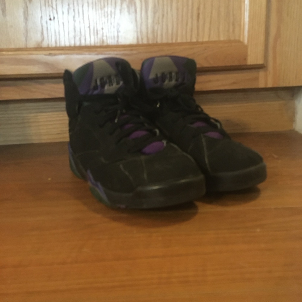 Black and purple Air Jordans 23 size US 7y